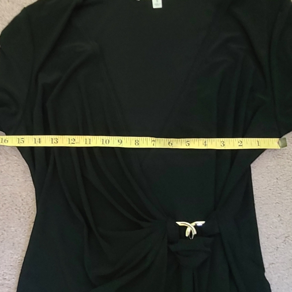 TravelSmith top, black,  wrap front , gold metal clasp S - Picture 5 of 7
